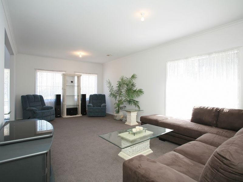 62 Chirnside Road, Berwick VIC 3806