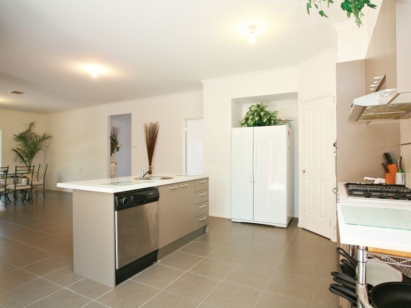 62 Chirnside Road, Berwick VIC 3806