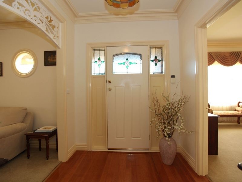 1 Astrid Court, Berwick VIC 3806