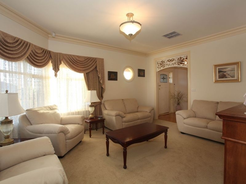 1 Astrid Court, Berwick VIC 3806