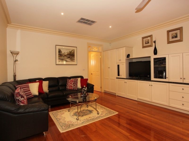 1 Astrid Court, Berwick VIC 3806