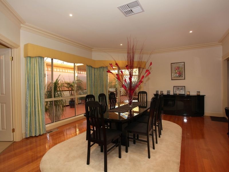 1 Astrid Court, Berwick VIC 3806