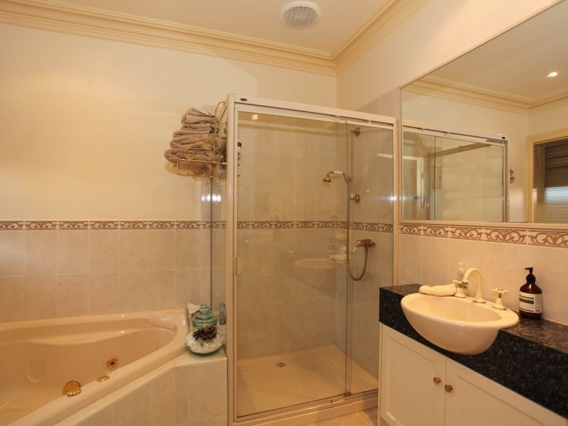 1 Astrid Court, Berwick VIC 3806