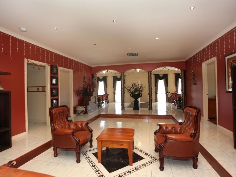 2 Springbank Rise, Narre Warren North VIC 3804