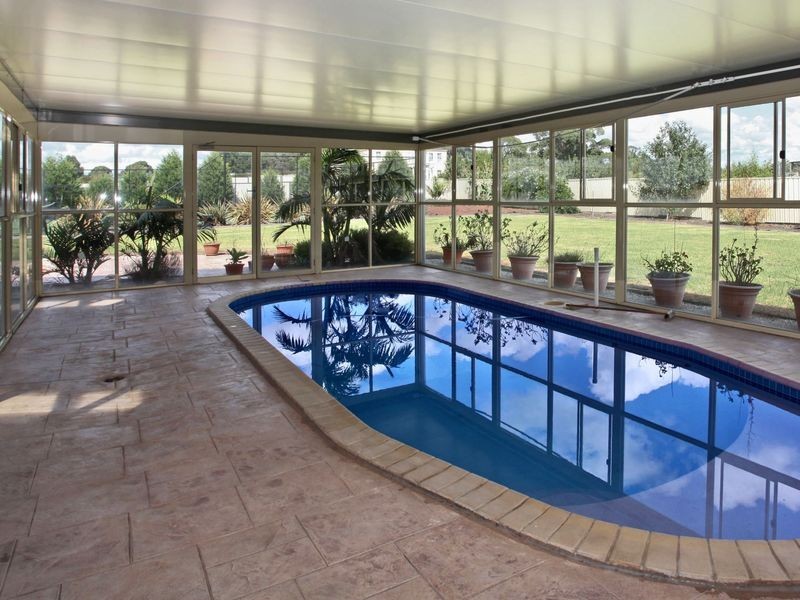 2 Springbank Rise, Narre Warren North VIC 3804