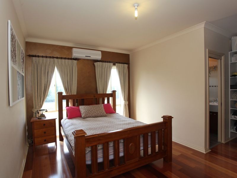 2 Springbank Rise, Narre Warren North VIC 3804