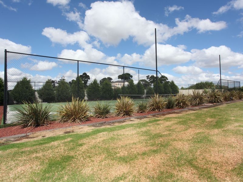 2 Springbank Rise, Narre Warren North VIC 3804