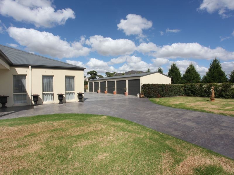 2 Springbank Rise, Narre Warren North VIC 3804