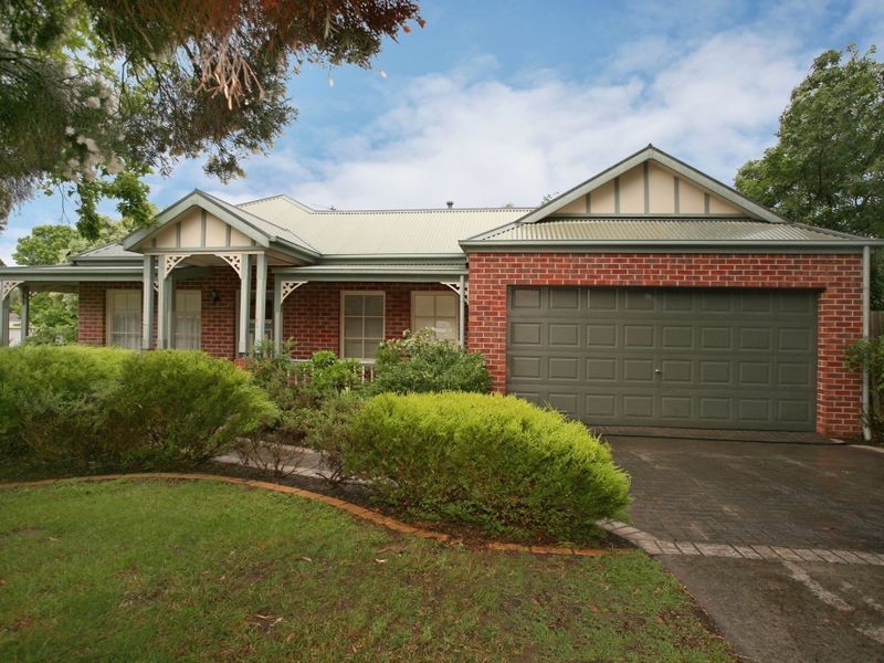 10 Manuka Road, Berwick VIC 3806