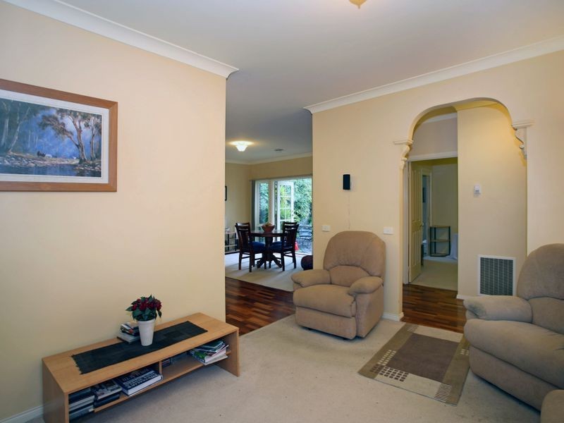 10 Manuka Road, Berwick VIC 3806