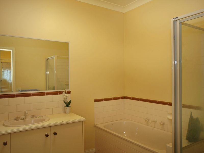 10 Manuka Road, Berwick VIC 3806