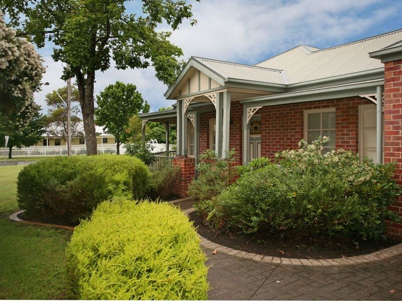 10 Manuka Road, Berwick VIC 3806