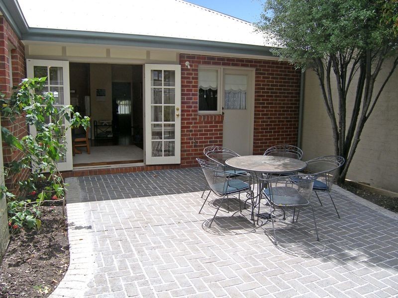 10 Manuka Road, Berwick VIC 3806