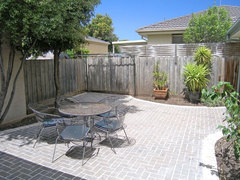 10 Manuka Road, Berwick VIC 3806