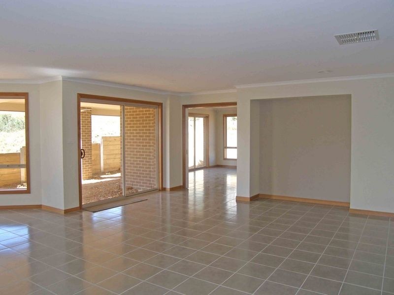 16 Whistler Drive, Berwick VIC 3806