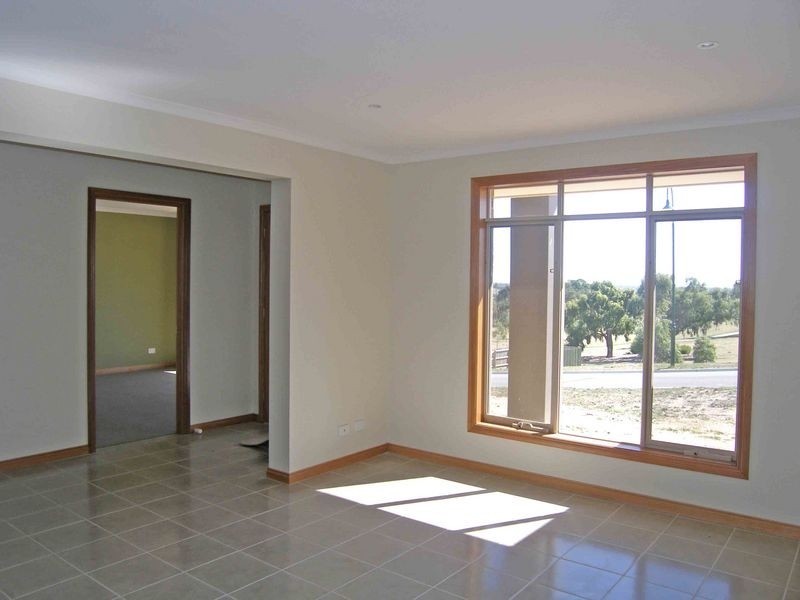 16 Whistler Drive, Berwick VIC 3806