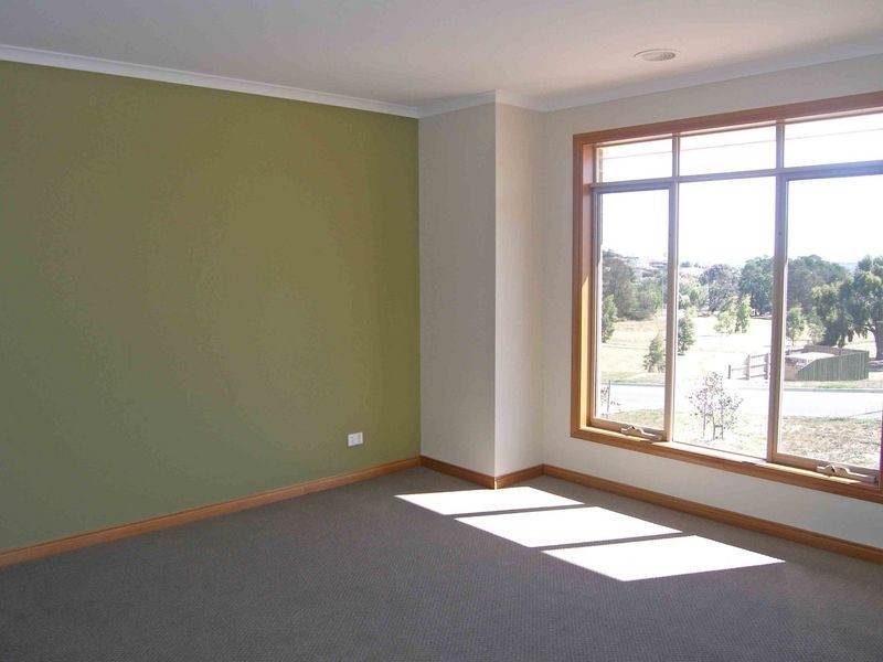 16 Whistler Drive, Berwick VIC 3806