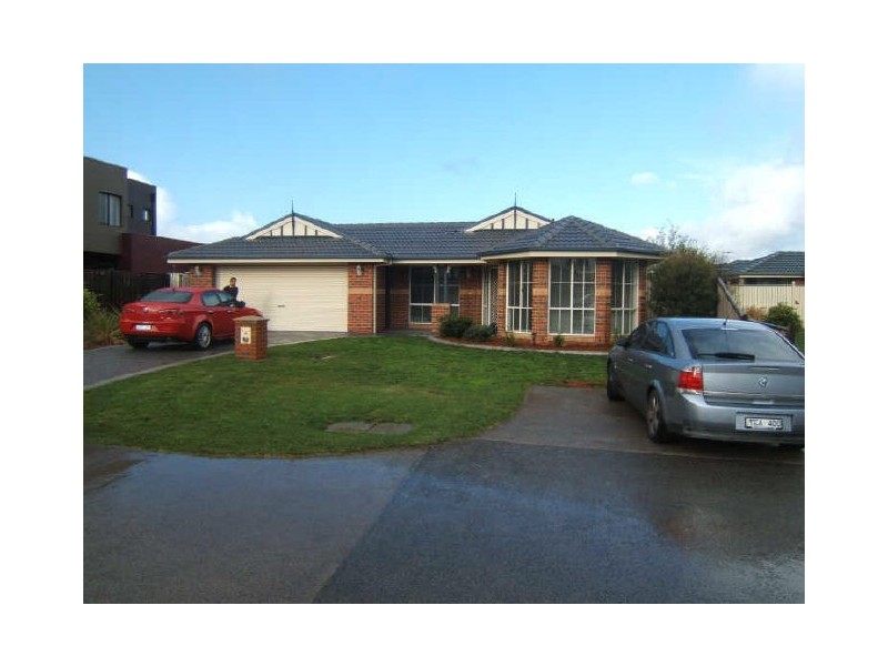 19 Riverglen Road, Berwick VIC 3806