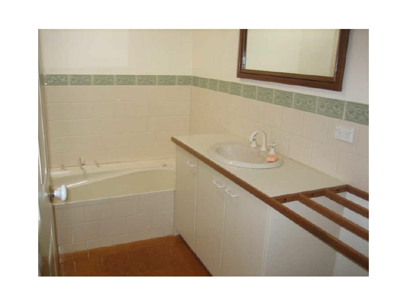 2/17 Reserve Street, Berwick VIC 3806