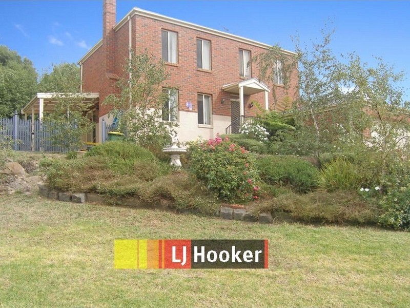 10 Fleming Terrace, Pakenham VIC 3810