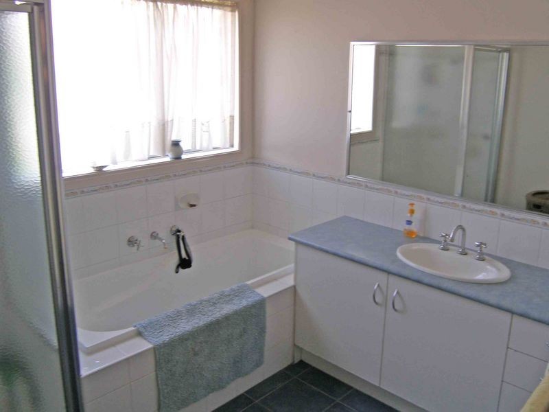 1 Glenisla Way, Berwick VIC 3806