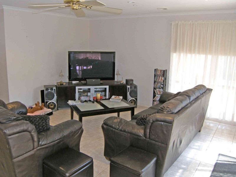 1 Glenisla Way, Berwick VIC 3806