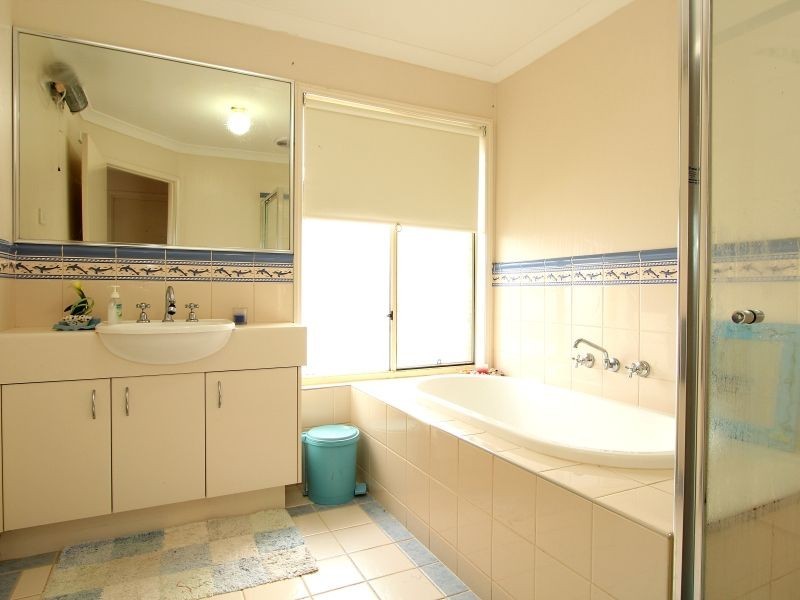 42 The Quays, Narre Warren South VIC 3805