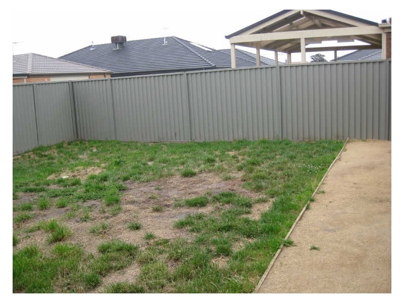 25 Mossman Drive, Cranbourne East VIC 3977