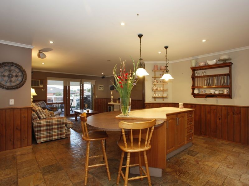 6 Raleigh Drive, Narre Warren South VIC 3805