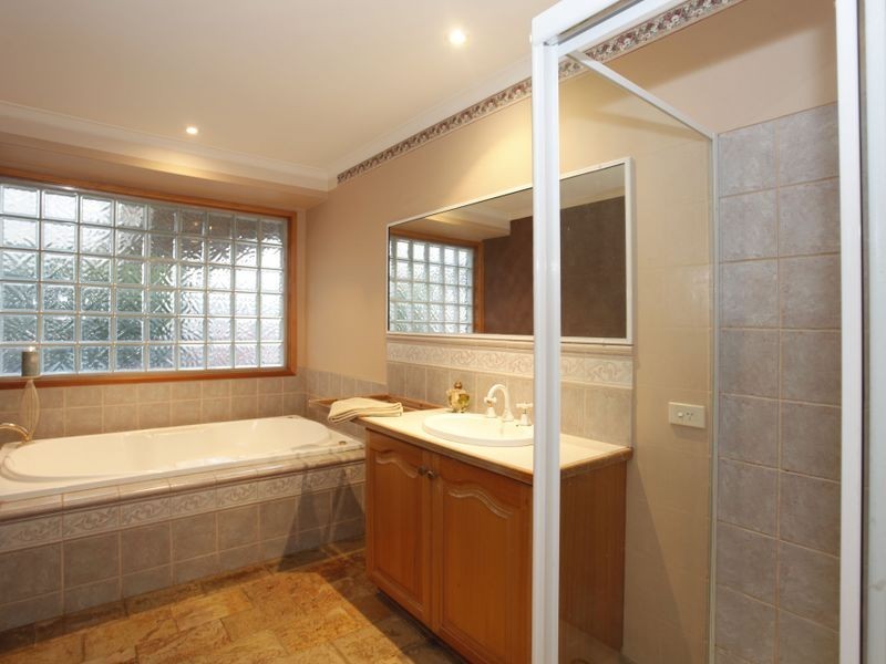 6 Raleigh Drive, Narre Warren South VIC 3805