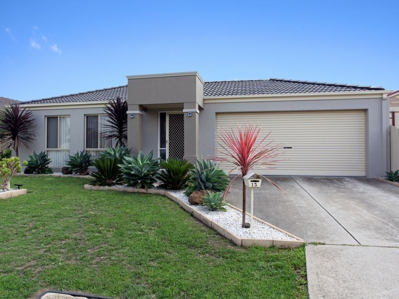 13 Glenisla Way, Berwick VIC 3806
