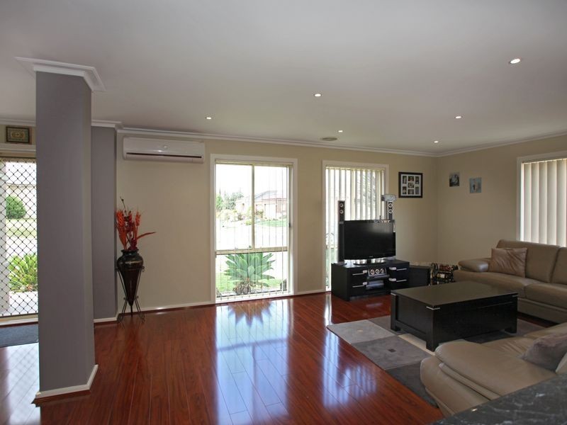 13 Glenisla Way, Berwick VIC 3806