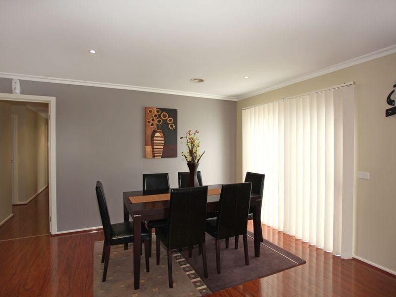 13 Glenisla Way, Berwick VIC 3806
