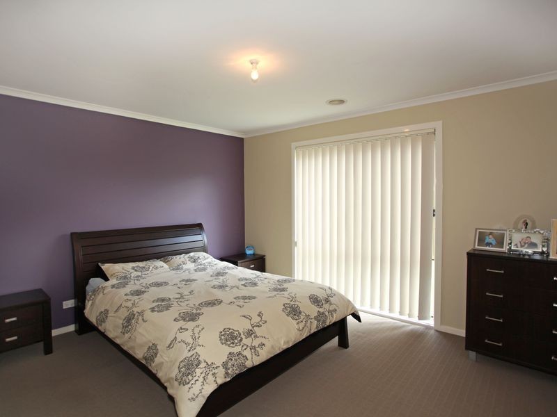 13 Glenisla Way, Berwick VIC 3806