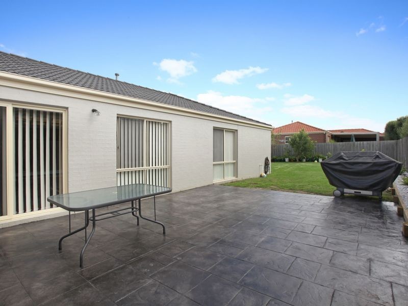 13 Glenisla Way, Berwick VIC 3806