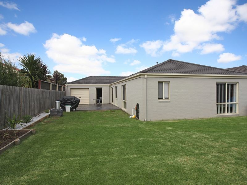 13 Glenisla Way, Berwick VIC 3806