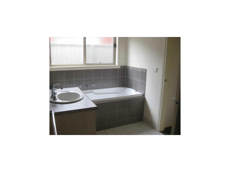 26 Mossman Drive, Cranbourne VIC 3977