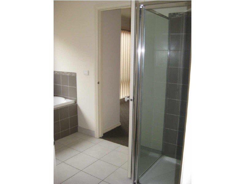 26 Mossman Drive, Cranbourne VIC 3977