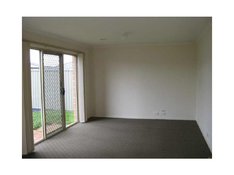 26 Mossman Drive, Cranbourne VIC 3977