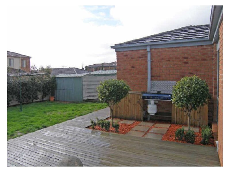 27 Kippenross Drive, Narre Warren South VIC 3805