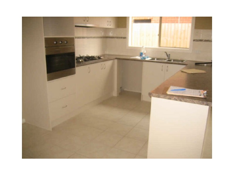 16 Gwendoline Drive, Berwick VIC 3806