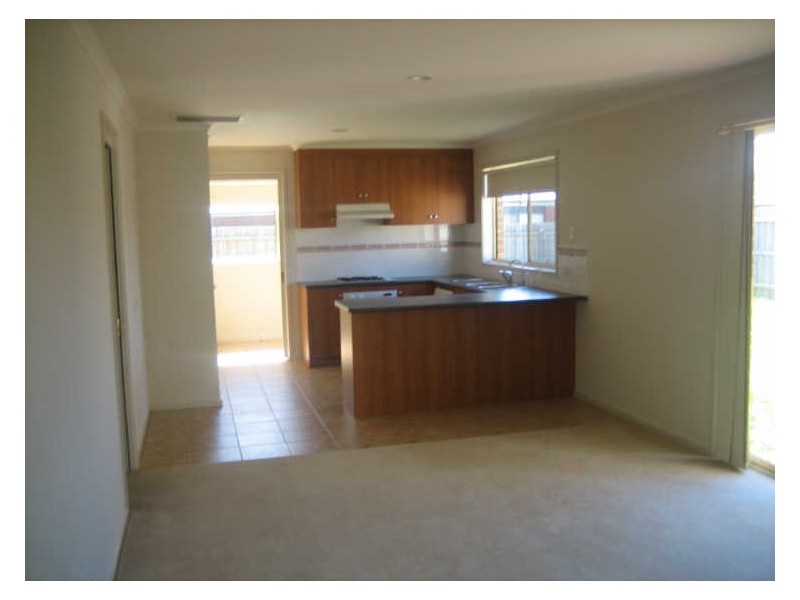 27 Nyarrin Place, Cranbourne VIC 3977