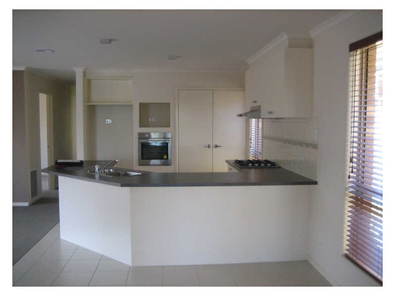 27 Penshurst Way, Cranbourne VIC 3977