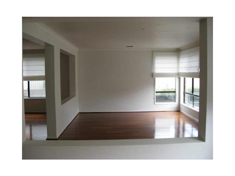 43 Hunt Club Boulevard, Cranbourne VIC 3977