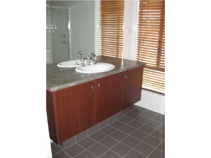 43 Hunt Club Boulevard, Cranbourne VIC 3977