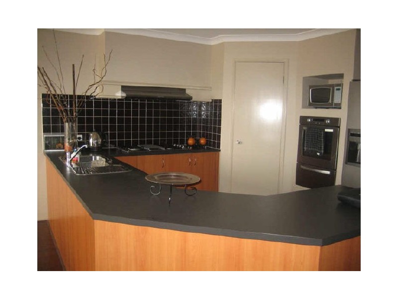 1 Hollington Way, Berwick VIC 3806