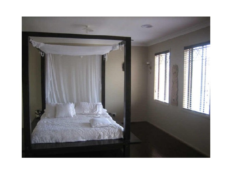 1 Hollington Way, Berwick VIC 3806