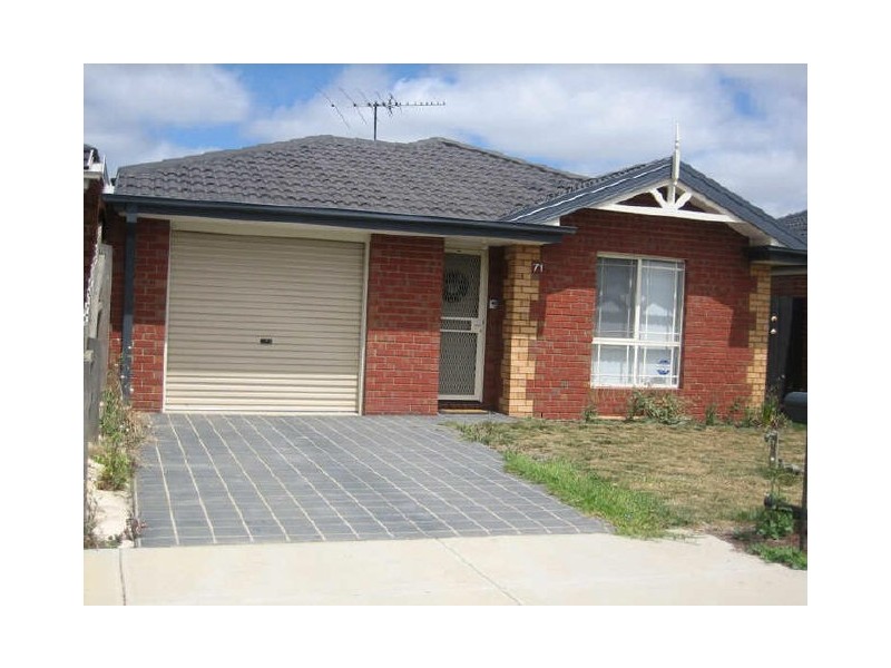 71 Melzak Way, Berwick VIC 3806