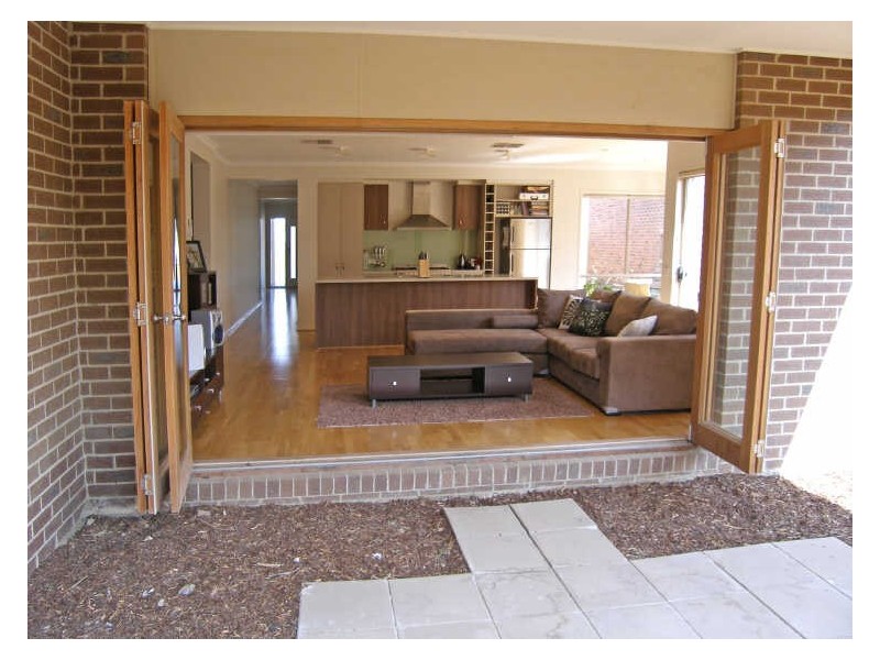 106 Bridgewater Boulevard, Berwick VIC 3806