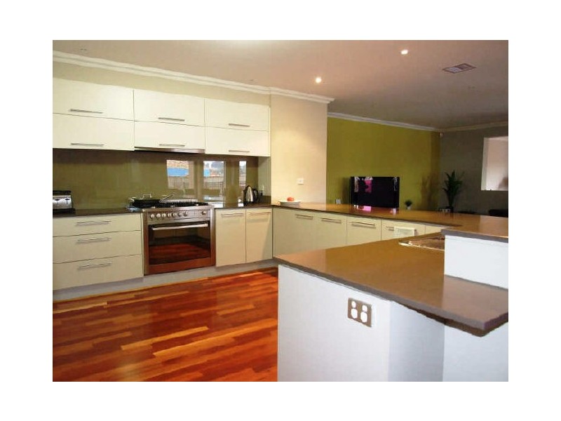 7 Foxborough Glade, Narre Warren North VIC 3804